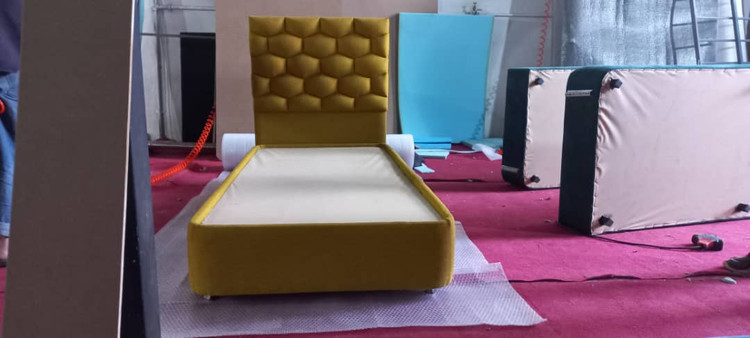تاج (سرتخت)